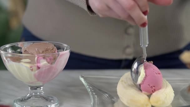 Woman preparing  of ice cream dessert. — Stock Video