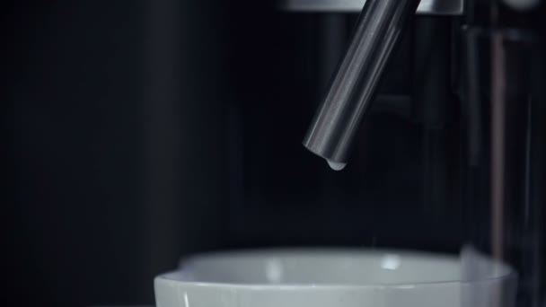 machine à café faisant du café 