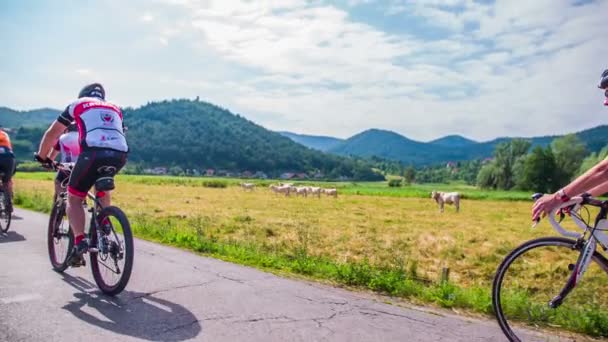 Maratona de bicicleta competição em torno de Vrhnika — Vídeo de Stock