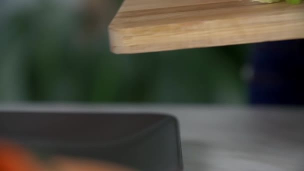 Woman Preparing vegetables to make  smoothie — Stock Video