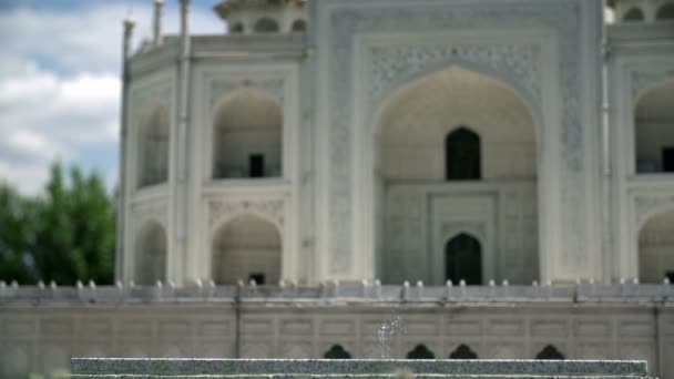 Model Taj Mahal v Agra, Indie — Stock video
