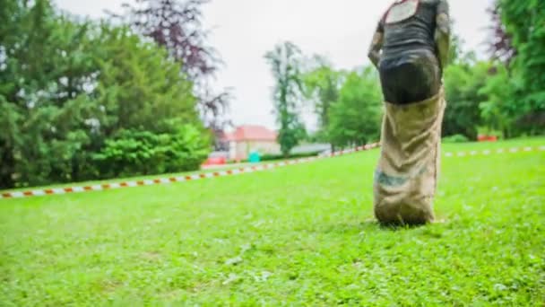 Saut d'homme à l'intérieur du sac — Video