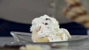 dondurma tatlı hazırlanması