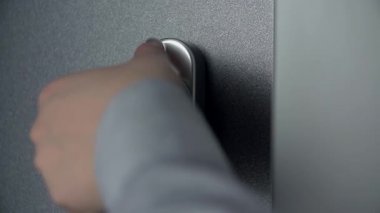 Modern kapı açma el