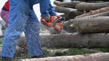 Ağır çekimde uçan talaş