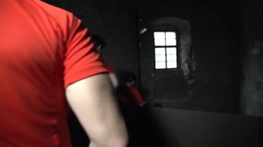 Kale zindana çalıştıran Kişilik ekibin