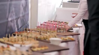 Küçük sandviç Tabaklarda düzenlenmiş