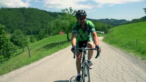 Competencia de maratón de bicicletas alrededor de Vrhnika — Vídeo de stock