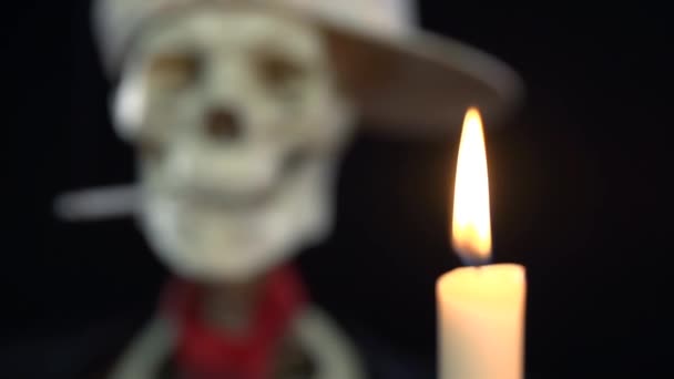 Skeleton in   hat smoking — Stock Video