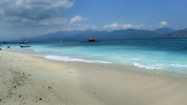 Hermosa playa con mar turquesa — Vídeos de Stock