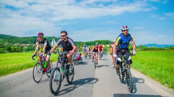 Competencia de maratón de bicicletas alrededor de Vrhnika — Vídeos de Stock