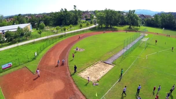 La compétition cycliste pour enfants touche à sa fin — Video