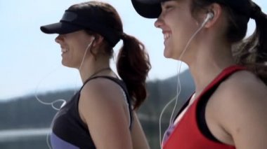 çalışan iki kadın.