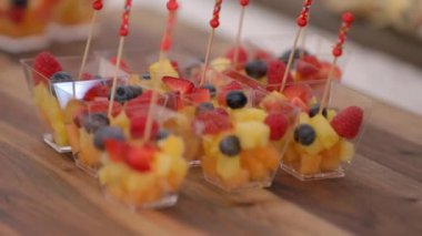 Küçük sandviç Tabaklarda düzenlenmiş