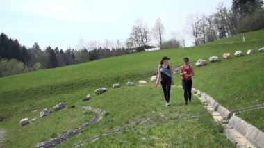 Uygun kadın yürüyüş