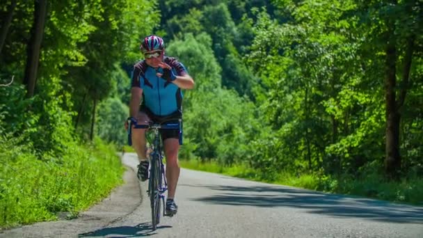 Competencia de maratón de bicicletas alrededor de Vrhnika — Vídeos de Stock