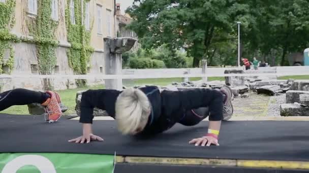 Girl coaches showing push ups — Stock Video