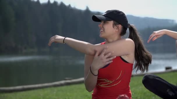 Attraktive Frauen beim Sport — Stockvideo