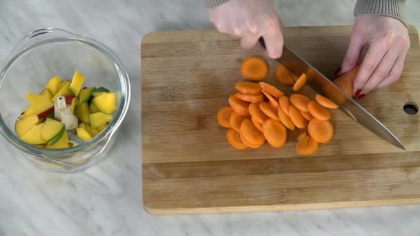 Woman Cutting the carrots — Stock Video