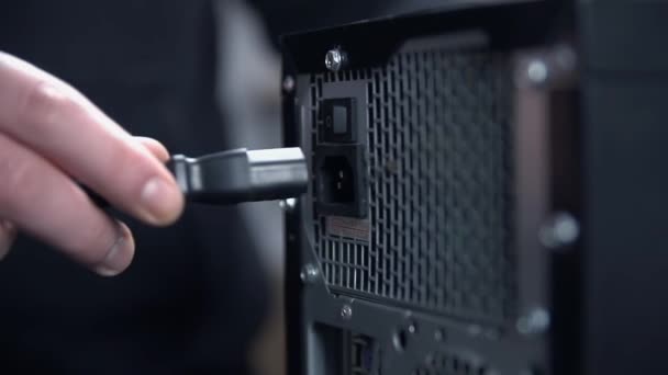 Συνδέστε το τροφοδοτικό PC