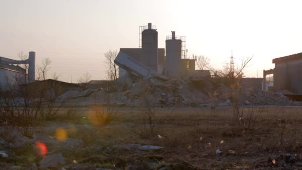 Field with piles of scrap and rubble — Stock Video