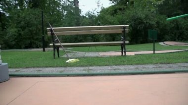 Mini golf engel atlama kişi