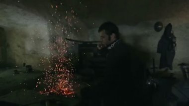 Demirci yangın sinirlendiren