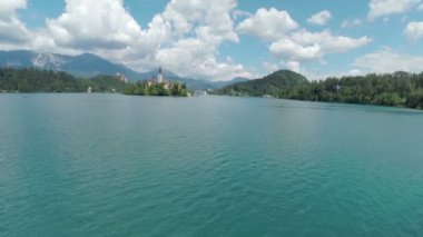 Su yüzeyine lake Bled