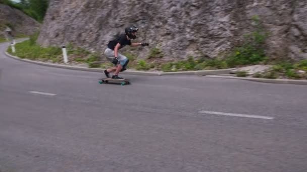 Longboardér odbočte — Stock video