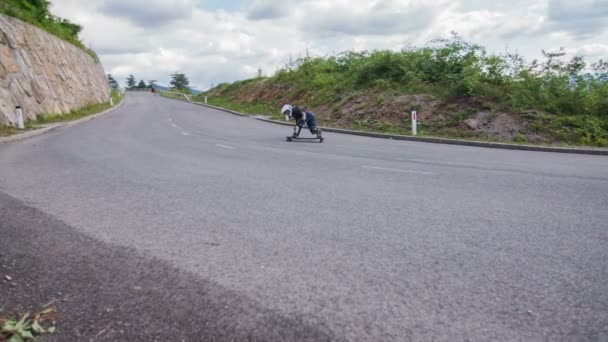 Long bord Skater op een wedstrijd — Stockvideo