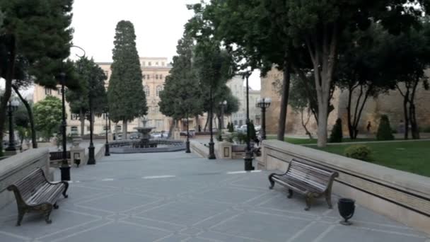 Parc national vide dans la vieille ville de Bakou — Video