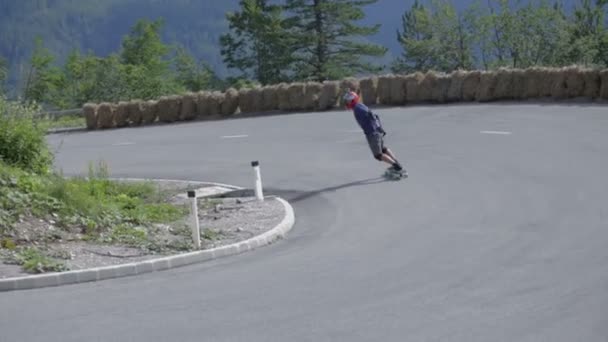 Longboard skaters in action — Stock Video