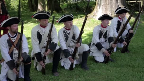 Французькі солдати стоять у формуванні — стокове відео
