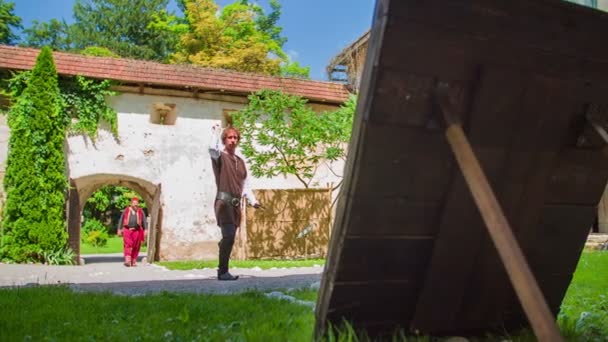 Man exercise technique of a throwing axes in the wooden board — Stock Video