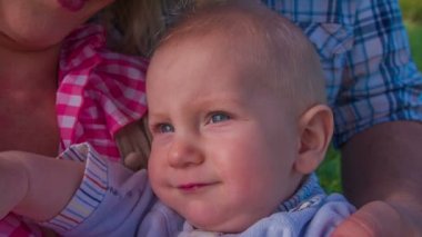 Yeni doğan çocuk tepki oyuncak