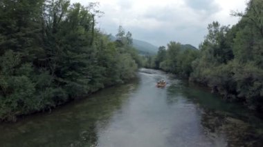 Kanyon Nehri'nde rafting ekibi