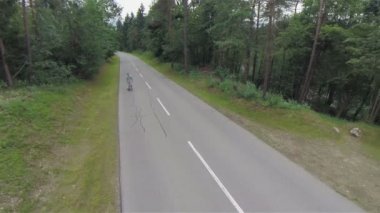 erkek kişi longboard ile buz pateni