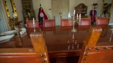 Tablo Ortaçağ kalesinde bir yemek için hazır