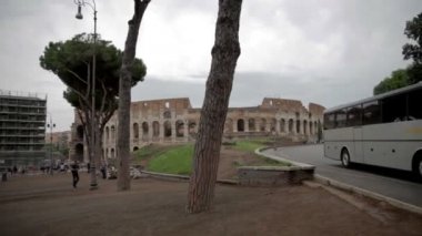 Roma'daki Colosseum çevresinde