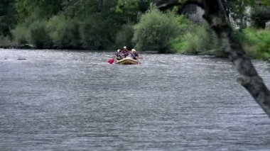 Adrenalin deneyim rafting takımında