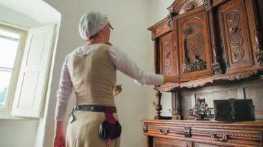plaka vintage bir ahşap dolap toplama ev kadınları