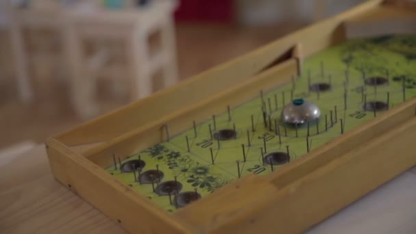 Vintage pinball speelgoed in actie — Stockvideo