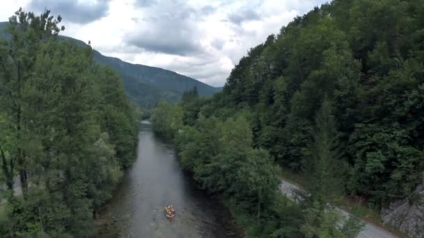 Rafting team on the river — Stock Video