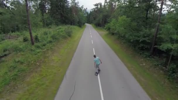 남자 사람 longboard와 스케이트 — 비디오