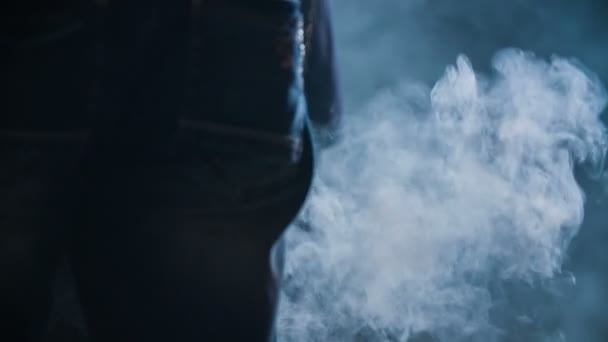 Гойдалка католицький пристрій для куріння — стокове відео