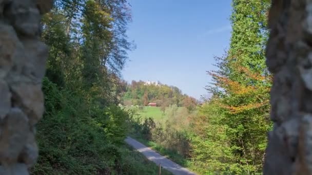 Burgruine mit schöner Aussicht — Stockvideo