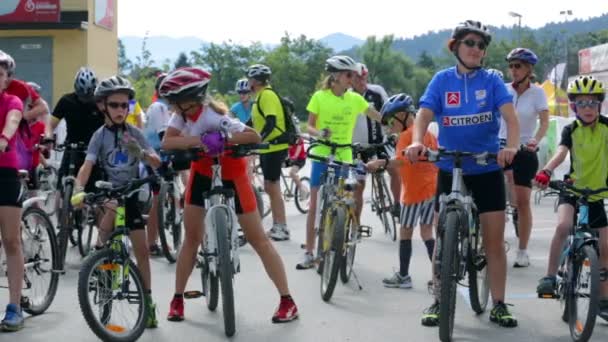 Cyclists ride in competitions in Slovenia — Stock Video