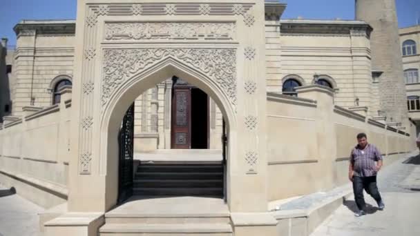 Mezquita Mahammad con Minarat en Bakú — Vídeo de stock