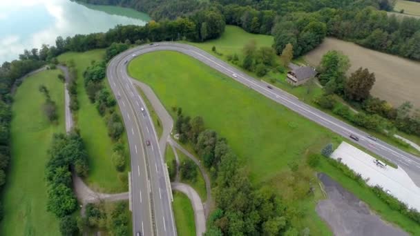 Autobahn mit Verkehr — Stockvideo