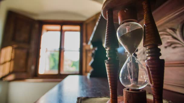 Time is running in the hourglass — Stock Video